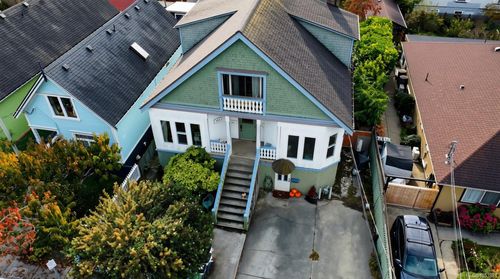 331 Niagara St, Victoria, BC, V8V1G7 | Card Image