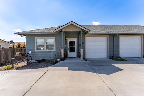 753 Sw Kinsington Ct, Grants Pass, OR, 97526-7906 | Card Image