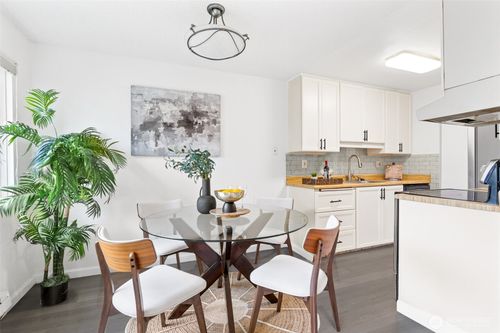 a202-2020 Grant Ave S, Renton, WA, 98055-3611 | Card Image