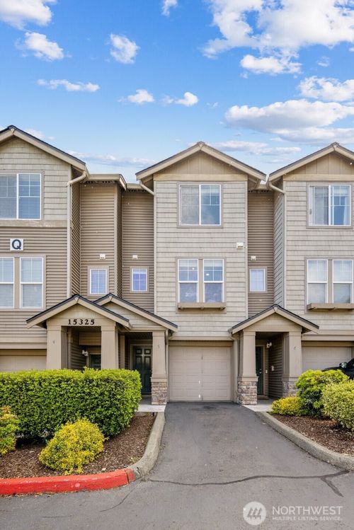 q5-15325 Se 155th Pl, Renton, WA, 98058-6322 | Card Image
