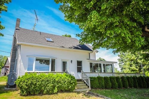 1227 E Shore Rd, Isle La Motte, VT, 05463-9720 | Card Image