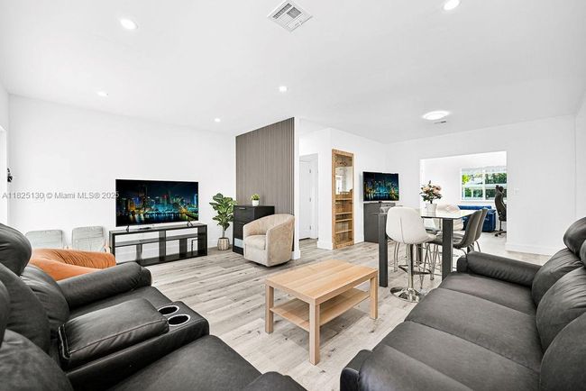 876 Ne 81 St St, House other with 3 bedrooms, 2 bathrooms and null parking in Miami FL | Image 9