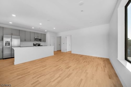apt-201-1037 Amboy Ave, Edison, NJ, 08837-2946 | Card Image