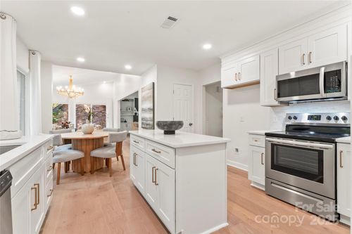 7016 Pleasant Dr, Charlotte, NC, 28211-4740 | Card Image