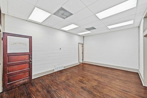 b2-10 N Caddo St, Cleburne, TX, 76031-5540 | Card Image