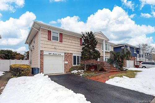 860 Beckman Dr, N Bellmore, NY, 11710-1343 | Card Image