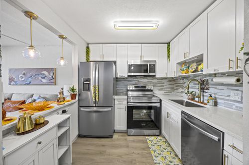 202-200 Village Green Cir E, Palm Springs, FL, 33461-1471 | Card Image