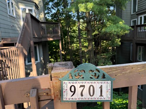 j40-9701 S Harbour Pointe Dr, Bloomington, IN, 47401-8434 | Card Image