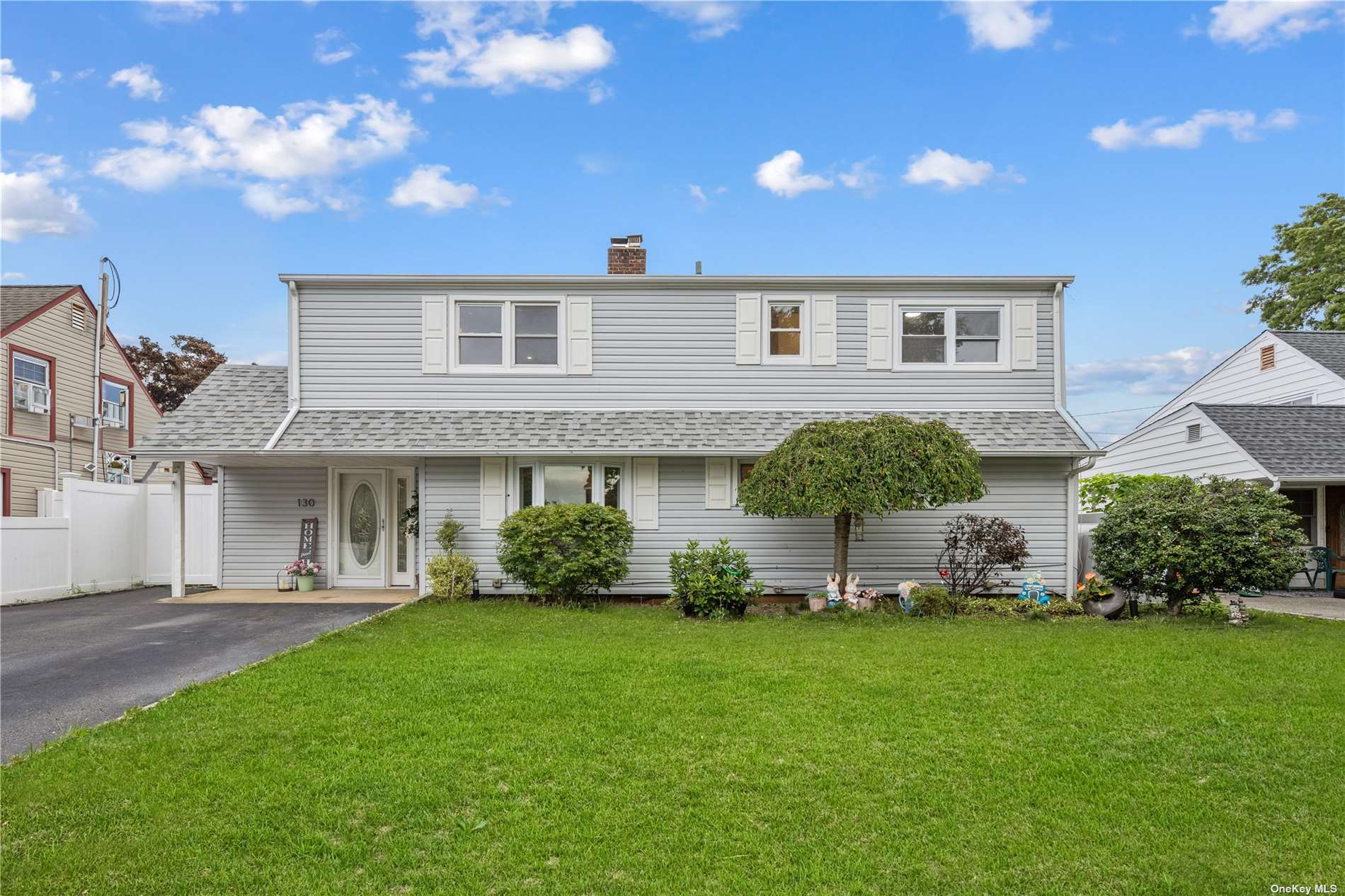 Bucket Ln, Levittown, NY 11756