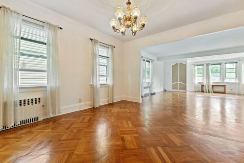 71 Kessel St, Forest Hills, NY, 11375-5931 | Card Image