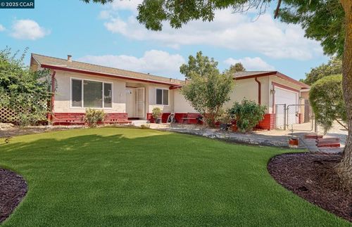 3972 Meadowbrook Cir, Pittsburg, CA, 94565-5545 | Card Image