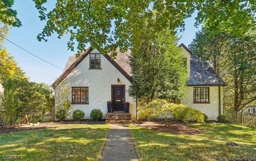 3 Rose Ave, Madison, NJ, 07940-1109 | Card Image