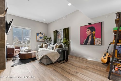 404-150 W Simpson Ave, Jackson, WY, 83001-8479 | Card Image