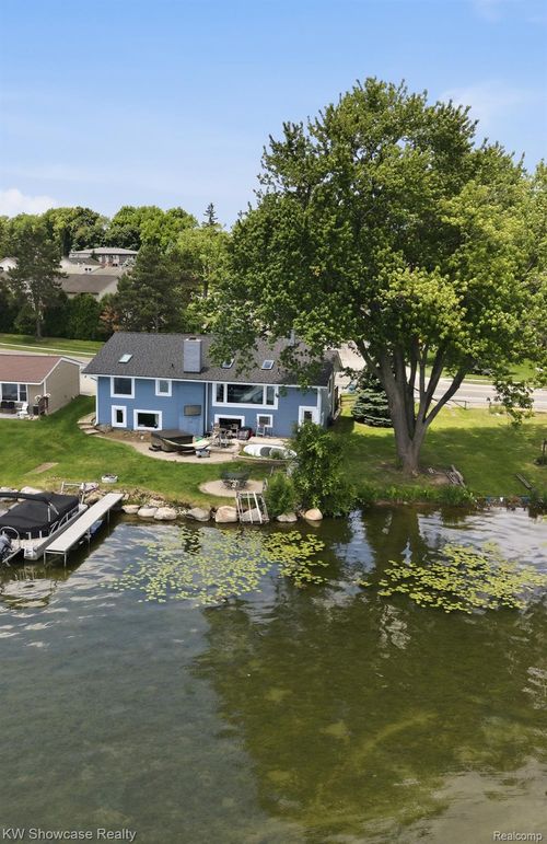 301 S Pontiac Trl, Walled Lake, MI, 48390-3354 | Card Image