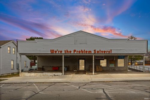 215 W Franklin St, Delphi, IN, 46923-1402 | Card Image