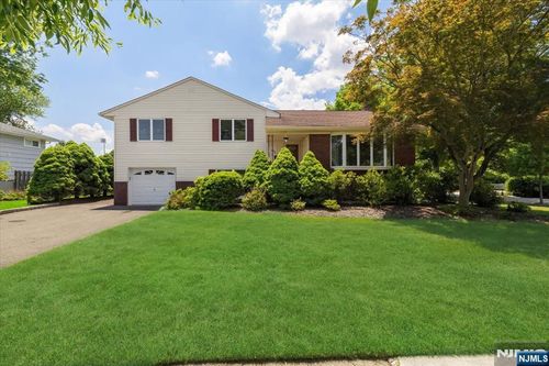 753 Village Rd, Oradell, NJ, 07649-2536 | Card Image