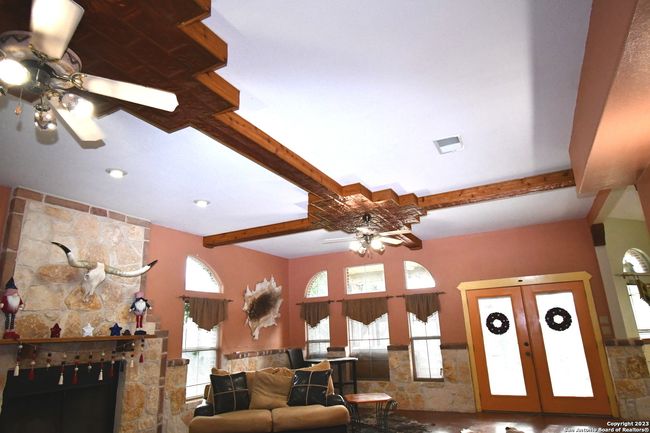 8389 E Loop 1604 S, House other with 5 bedrooms, 5 bathrooms and null parking in Adkins TX | Image 13