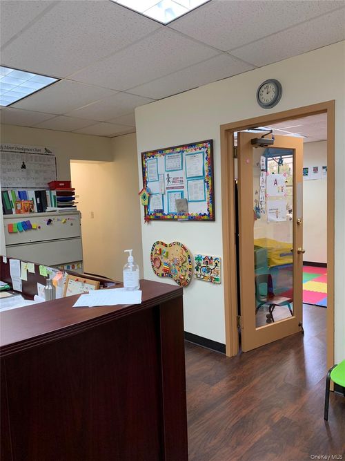 205206-249-02 Jericho Tpke, Floral Park, NY, 11001-4023 | Card Image