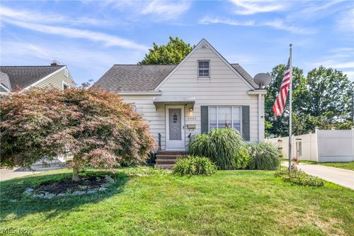 6803 Ridgewood Ave, Parma, OH, 44129-2335 | Card Image