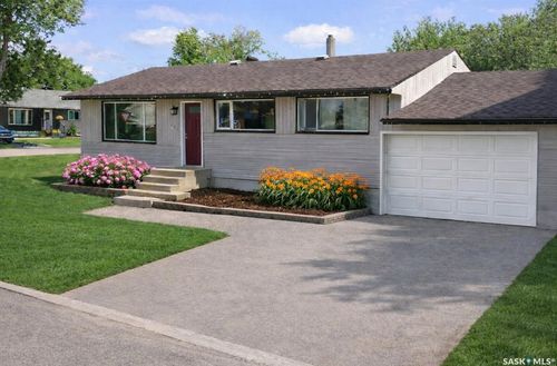375 9 Ave W, Melville, SK, S0A2P0 | Card Image