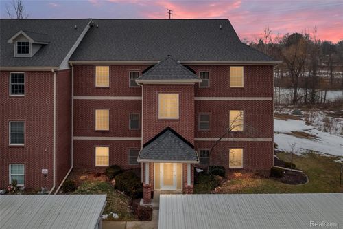 7-6600 Trillium Village Ln, Clarkston, MI, 48346-5204 | Card Image