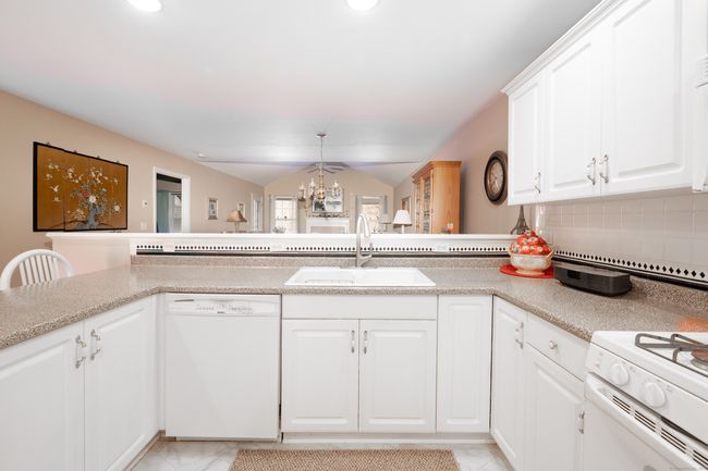 86 - 86 Haley Ln, Condo with 2 bedrooms, 2 bathrooms and null parking in Sandy Hook CT | Image 5