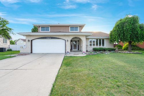 17612 Oakwood Dr, Tinley Park, IL, 60487-6130 | Card Image
