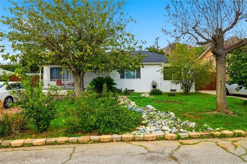 243 E Blaine St, Riverside, CA, 92507-3239 | Card Image