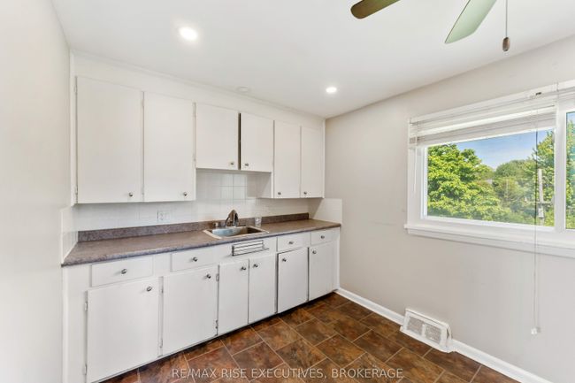 999 Portsmouth Ave, Home with 6 bedrooms, 3 bathrooms and 4 parking in Kingston ON | Image 31