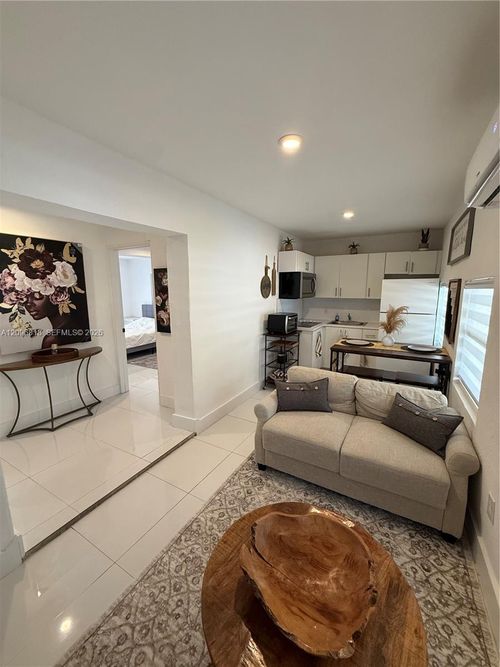 2-6716 Nw 6th Ave, Miami, FL, 33150-4104 | Card Image