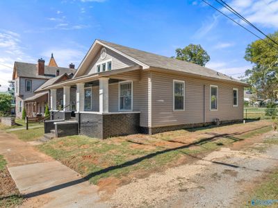 401 E 4th Street, House other with 3 bedrooms, 2 bathrooms and null parking in Sheffield AL | Image 2