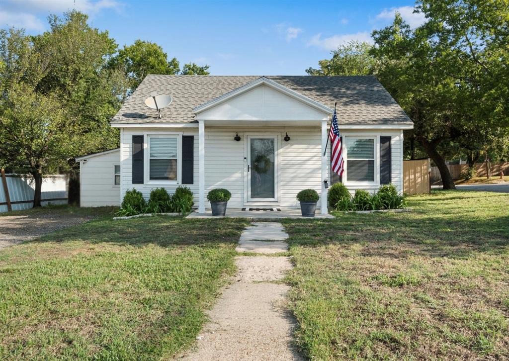 Court Cir, Bridgeport, TX 76426