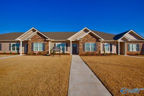 13 Moore Farm Cir Nw, Huntsville, AL, 35806-1795 | Card Image