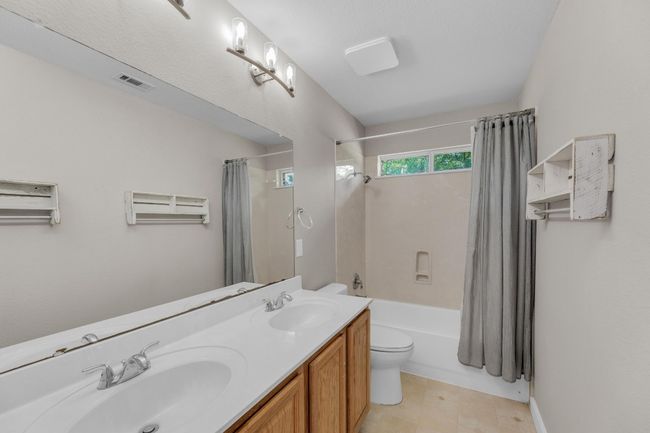 Bathroom #3 | Image 29