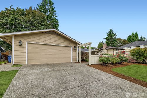 1733 172nd Pl Ne, Bellevue, WA, 98008-3116 | Card Image