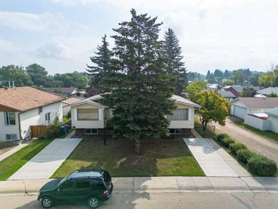 113 Overdown Dr, Home with 4 bedrooms, 1 bathrooms and null parking in Red Deer AB | Image 2