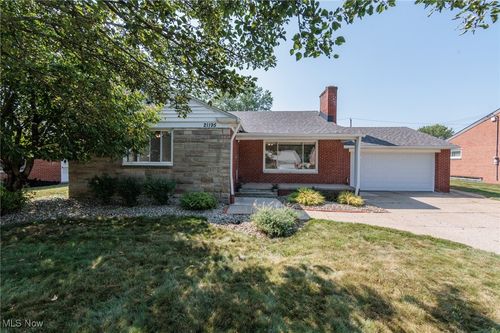 21195 Cromwell Ave, Fairview Park, OH, 44126-2712 | Card Image