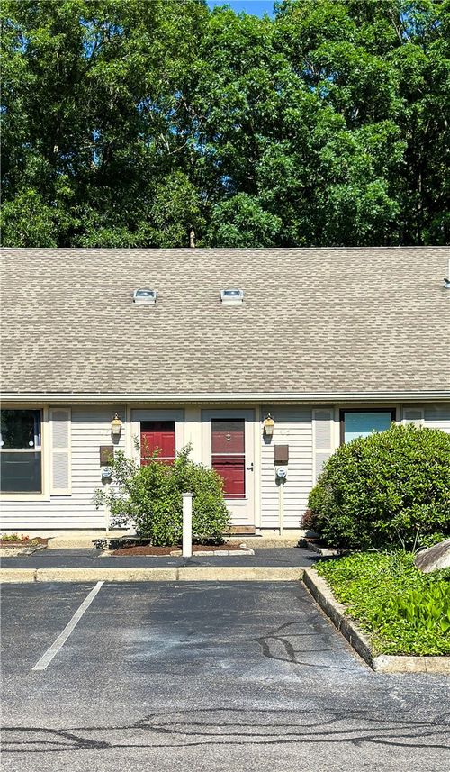 c6-565 Smithfield Rd, North Providence, RI, 02904-3843 | Card Image