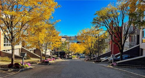 5 Vela Way, Edgewater, NJ, 07020-1563 | Card Image