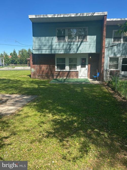2 Quarry St, COATESVILLE, PA, 19320-2360 | Card Image