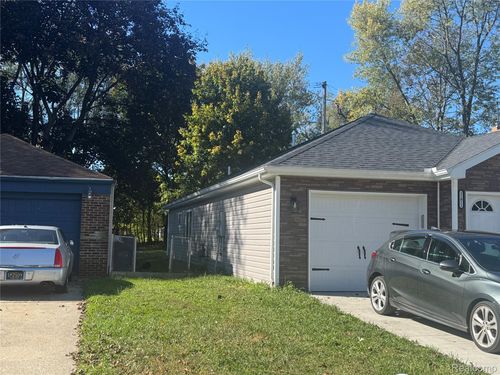 21811 Elmwood Ave, Eastpointe, MI, 48021-2171 | Card Image