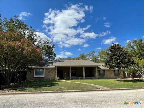 512 Devall St, Hallettsville, TX, 77964-2109 | Card Image