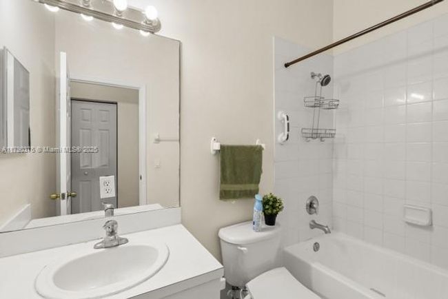 9346 Sw 221 St St, Townhouse with 3 bedrooms, 3 bathrooms and null parking in Cutler Bay FL | Image 15