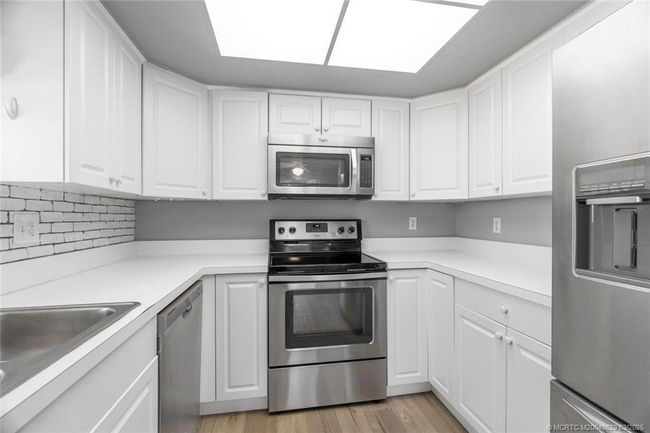 APT-207 - 450 South River Dr, Condo with 2 bedrooms, 2 bathrooms and null parking in Stuart FL | Image 8