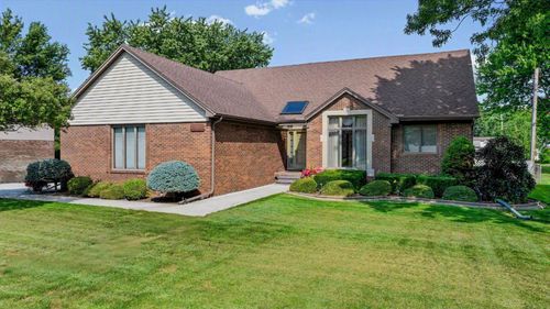 48055 Mallard Dr, Chesterfield, MI, 48047-2283 | Card Image