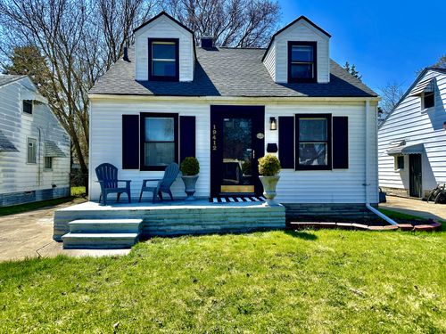 19412 Kenosha St, Harper Woods, MI, 48225-2177 | Card Image
