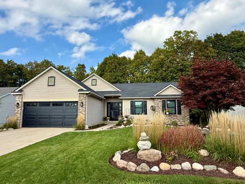 7108 Captiva Dr, Lansing, MI, 48917-8860 | Card Image