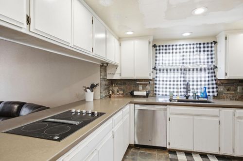 1421 El Pueblo Drive, Modesto, CA, 95355 | Card Image