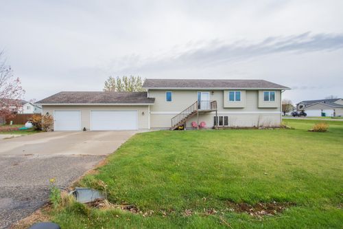 421 Lind Blvd, Harwood, ND, 58042-4126 | Card Image