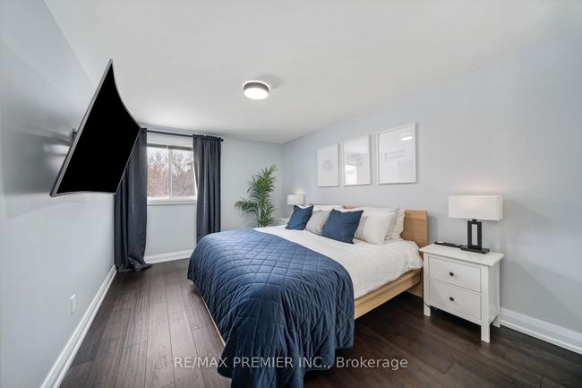 122 Robert Hicks Dr, House attached with 6 bedrooms, 5 bathrooms and 2 parking in North York ON | Image 14